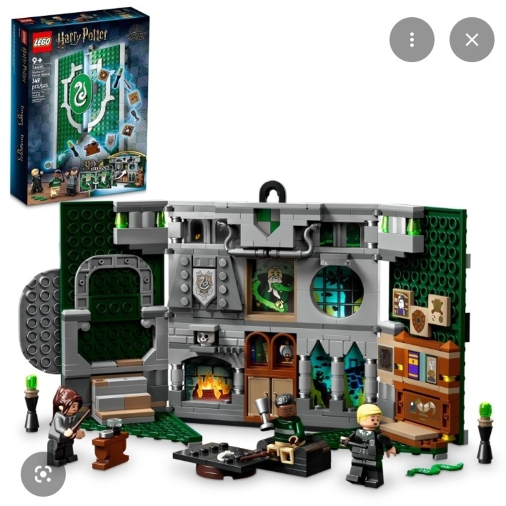 LEGO Slytherin Dormitory Playset with Green and Gray